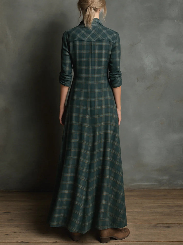 Long dress with green checkered collar